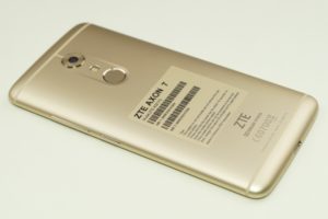 ZTE Axon 7 4