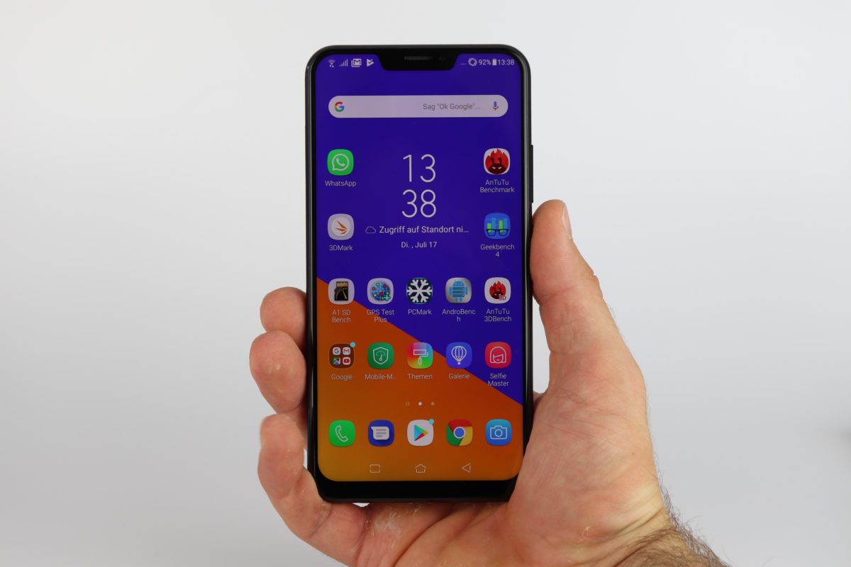 Asus Zenfone 5Z Hand