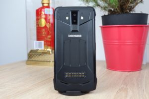 Doogee S90 hinten