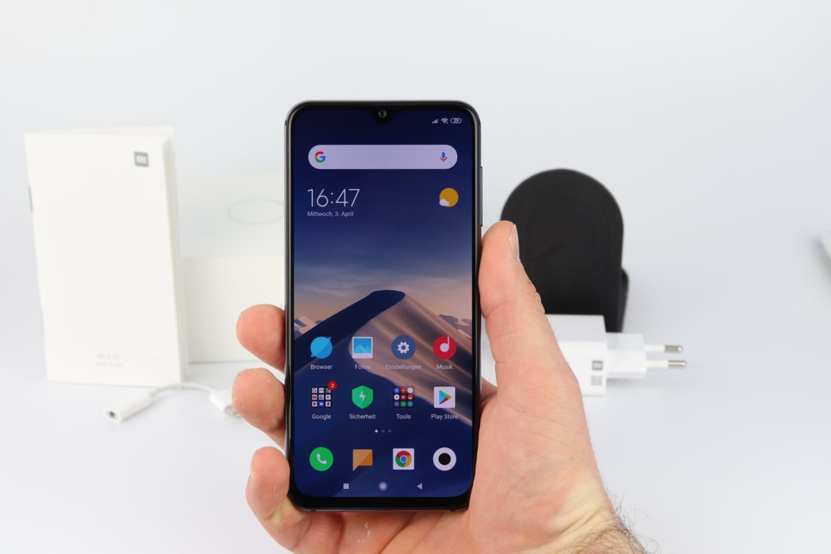 Xiaomi Mi 9 SE Hand 2