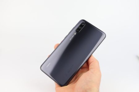 Xiaomi Mi 9 Lite Hand 1