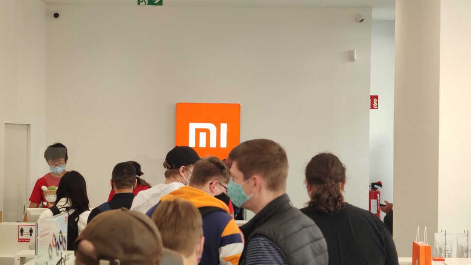 Mi Store Opening Crowd