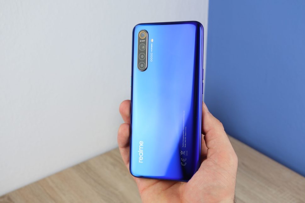 Realme X2 Hand 1