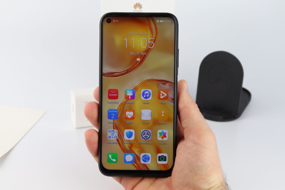 Huawei P40 Lite Hand Vorder Rückseite 1