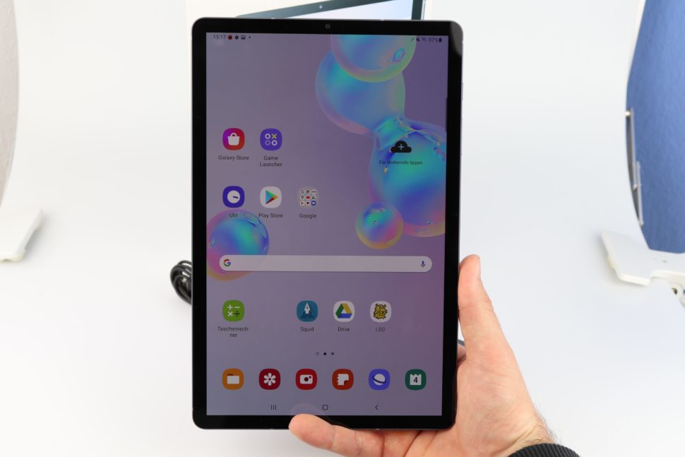 Samsung Galaxy Tab S6 Hand