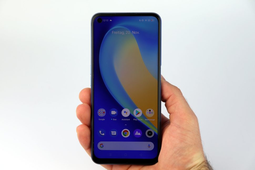 Realme 7 5G Hand Vorder Rückseite 1