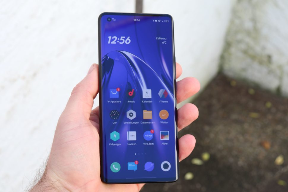 Vivo iQOO 5 Pro Test Curved