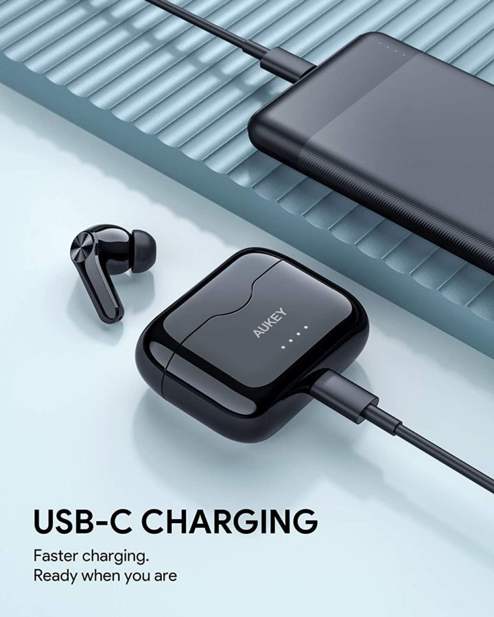 Aukey TWS Test charging