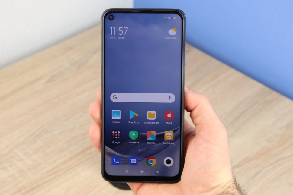 Xiaomi Redmi Note 9T Hand 1