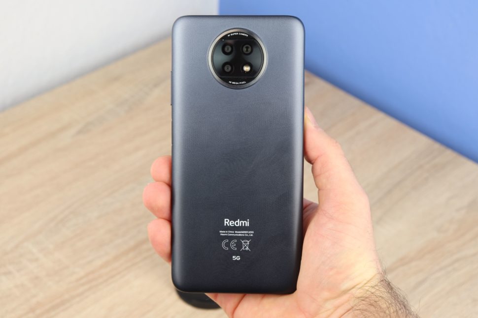 Xiaomi Redmi Note 9T Hand 2