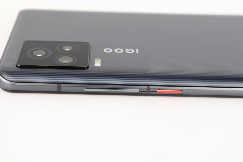 Vivo IQOO 7 Test Anschlüsse Buttons Kamera Bump 4