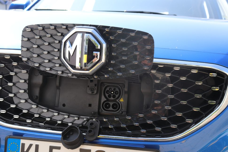 MG ZS EV Ladeabdeckung offen