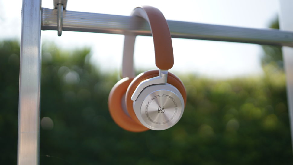 Beoplay HX Banner 22