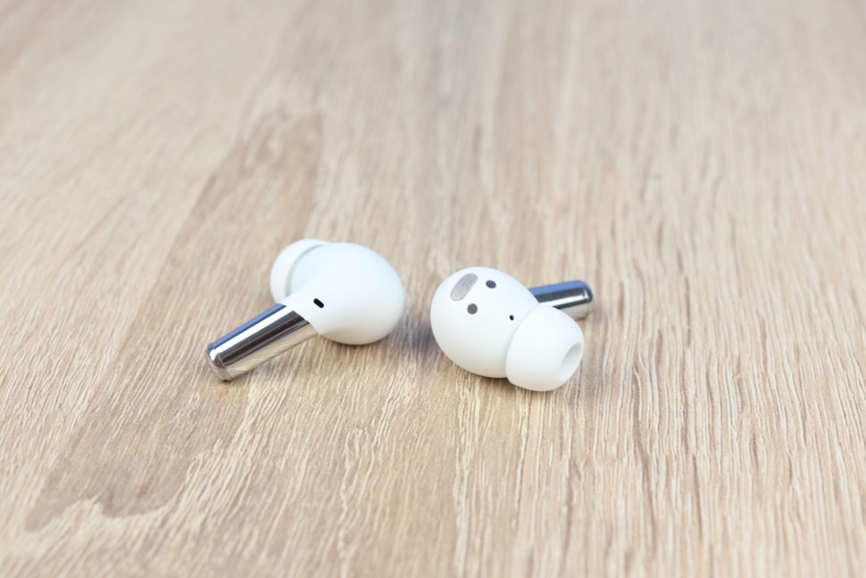 OnePlus Buds Pro Earbuds 1