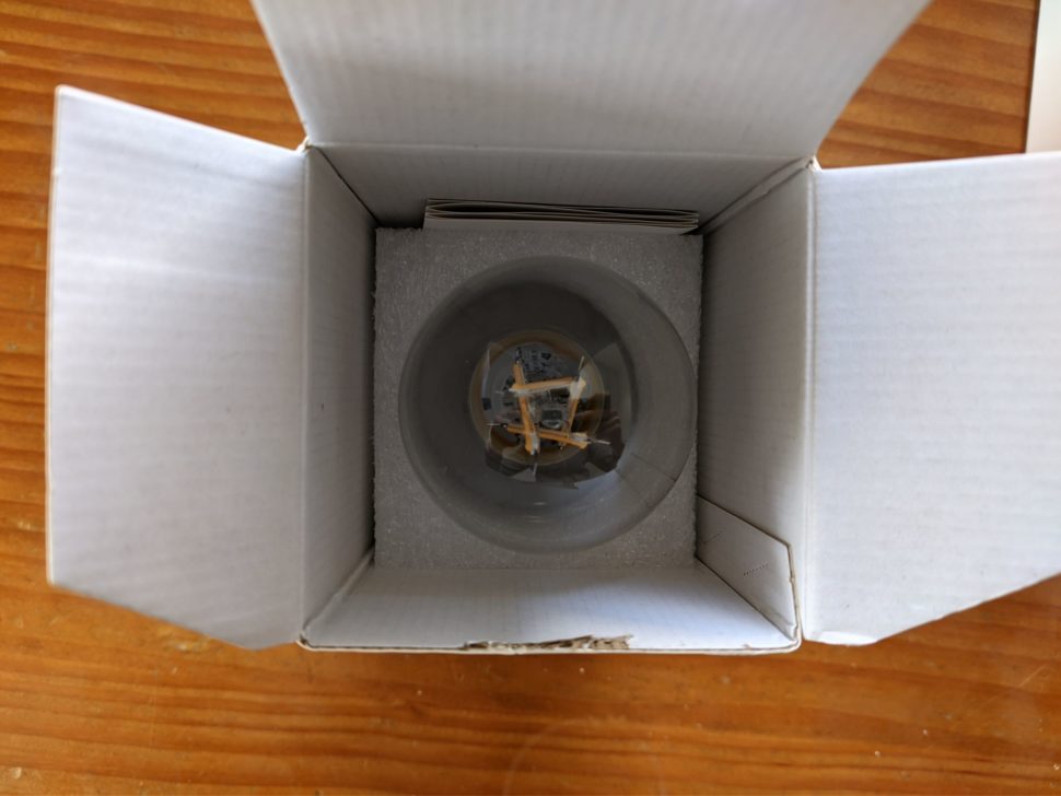 Yeelight Filament Bulb Unboxing 3