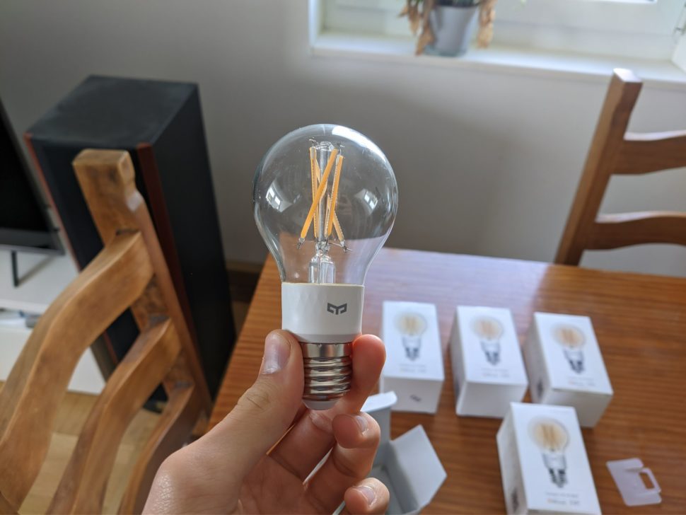 Yeelight Filament Bulb Unboxing 4