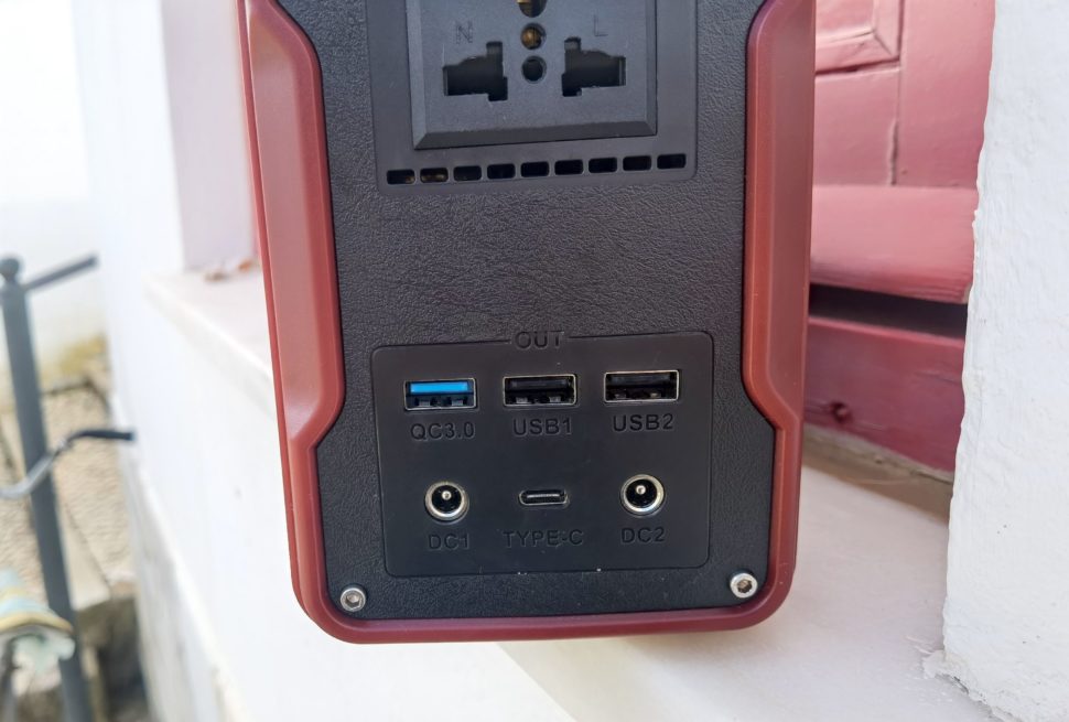 XMUND XD PS1 Power Station usb slots