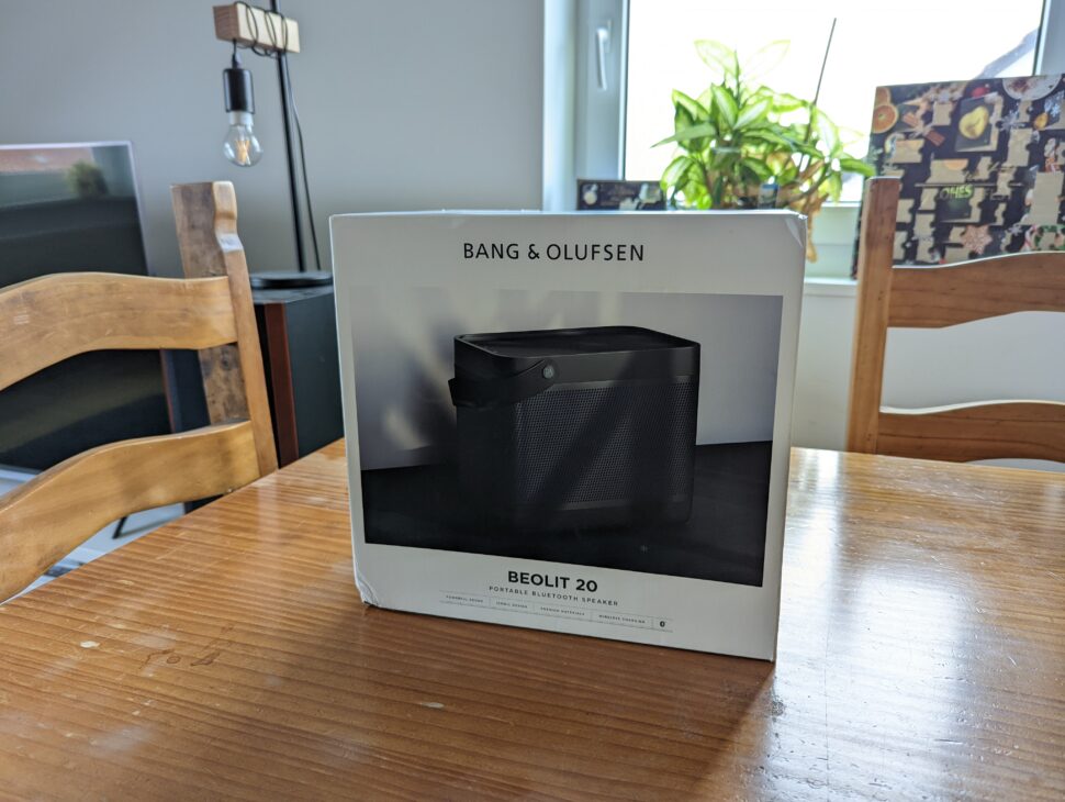 Bang Olufsen Beolit 20 Unboxing 1