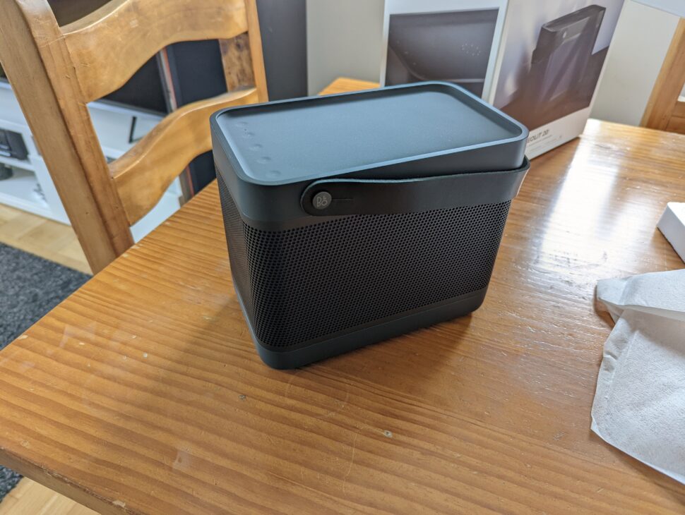 Bang Olufsen Beolit 20 Unboxing 5