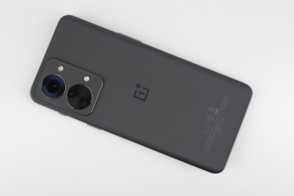 OnePlus Nord 2T Design 1