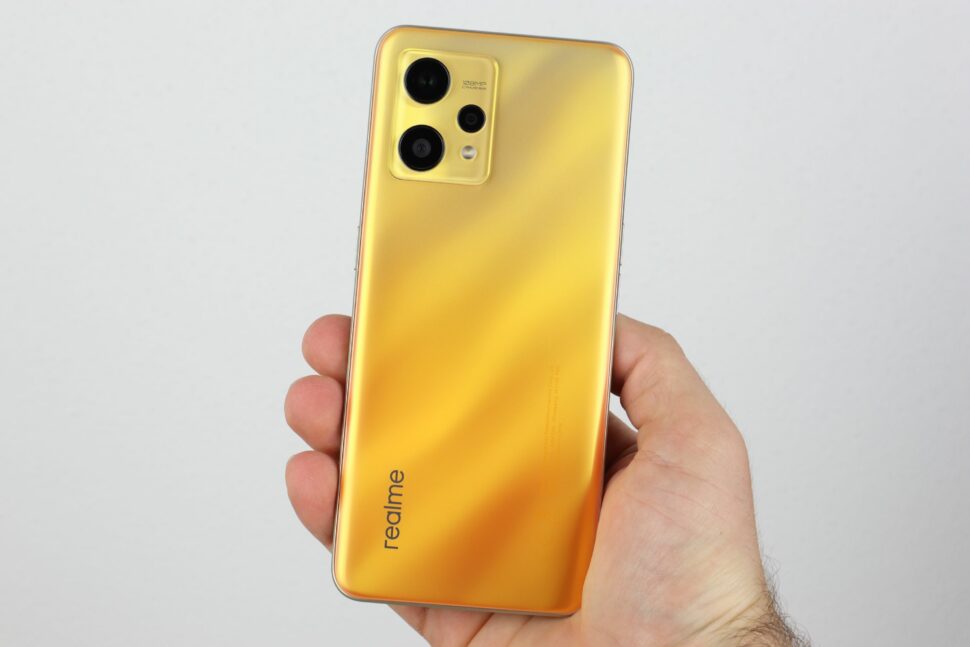 Realme 9 4G Hand 2