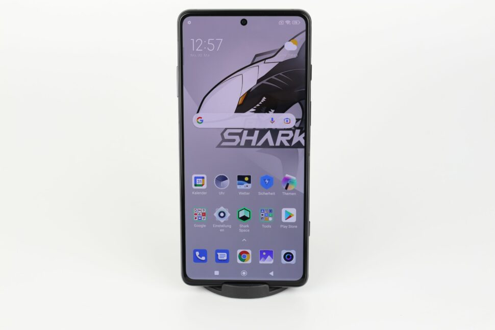 Black Shark 5 Pro Vorder RUeckseite 1