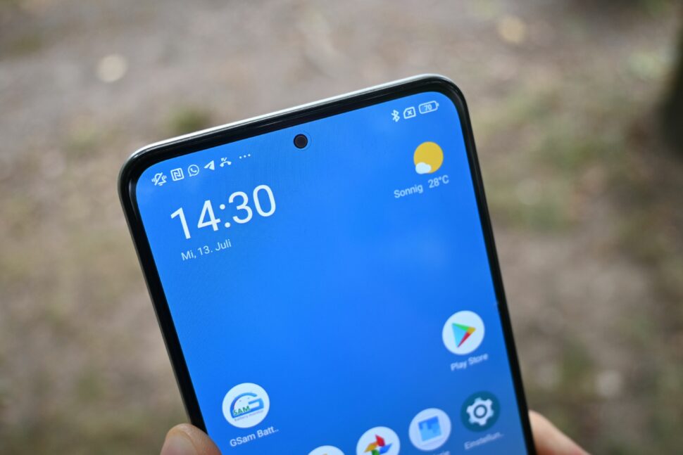 Poco f4 Test Display notch edges 3