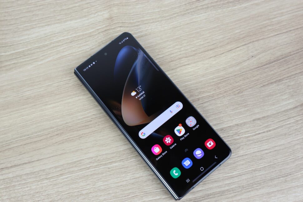 Samsung Galaxy Z Fold 4 Display 2