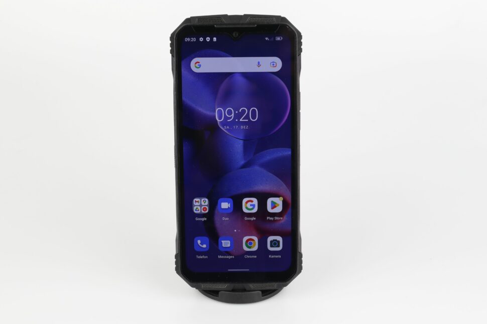 Doogee V30 Hand 3