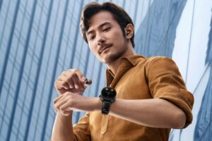 HUAWEI WATCH Buds Creative Lifestyle Shot 1