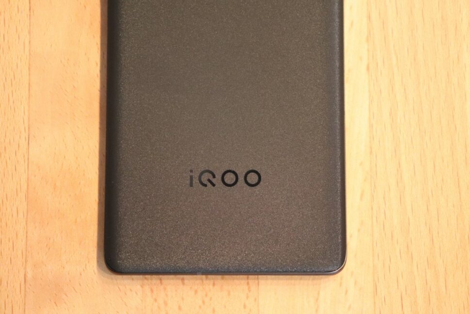 Vivo IQOO 11 Pro Design 6