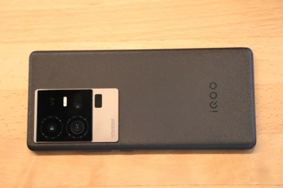 Vivo IQOO 11 Pro Design 7