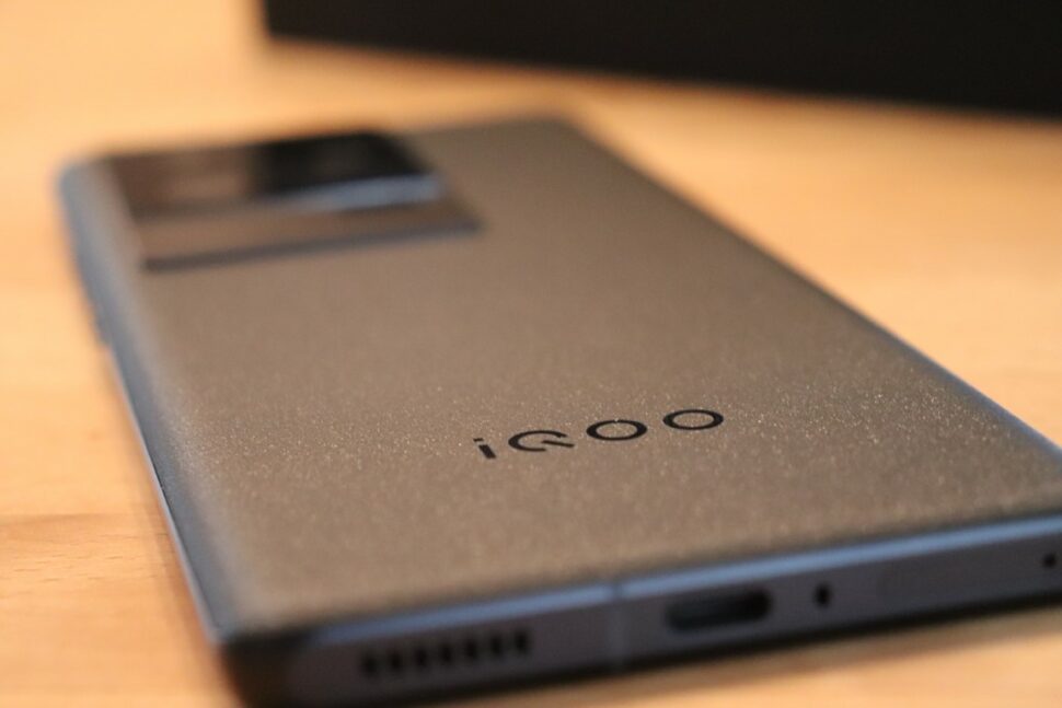 Vivo IQOO 11 Pro Design 9