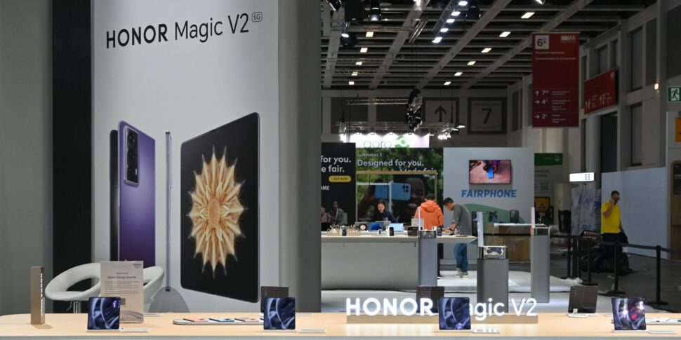 Honor Magic V2 Deutschland Head