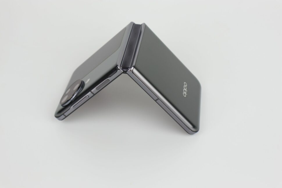 Oppo Find N3 Flip Design Verarbeitung geklappt 3