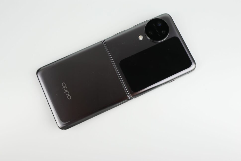 Oppo Find N3 Flip Design verarbeittung aufgeklappt 2