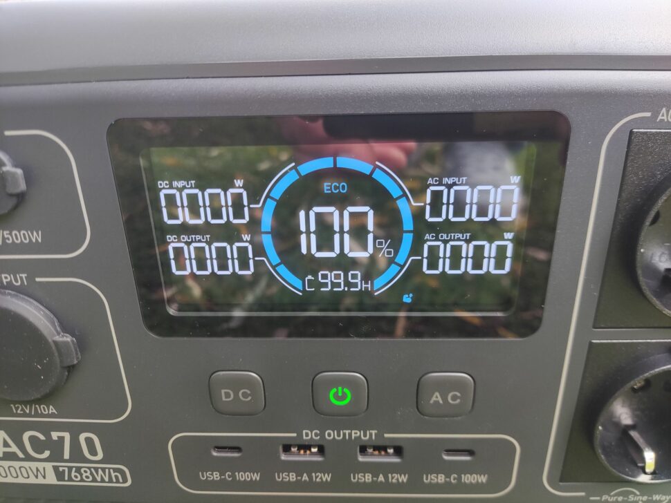 Bluetti AC70 Display3