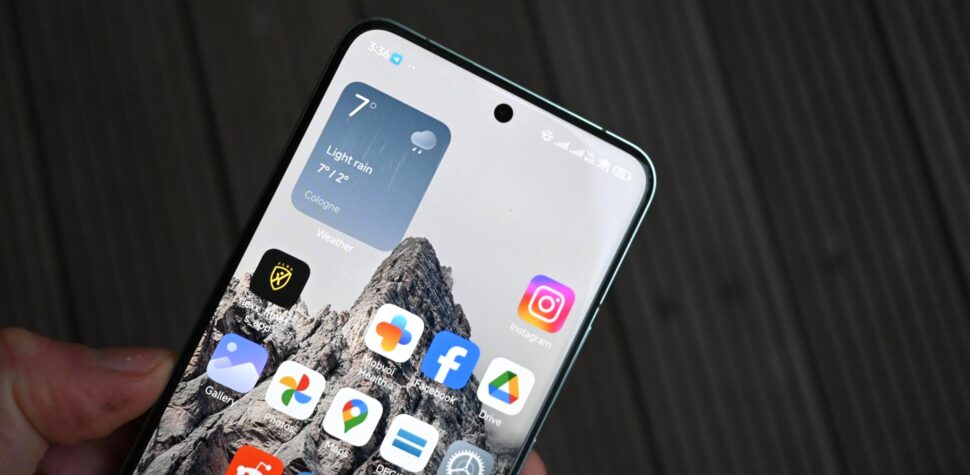 Xiaomi 14 Pro display notch e1701026027909