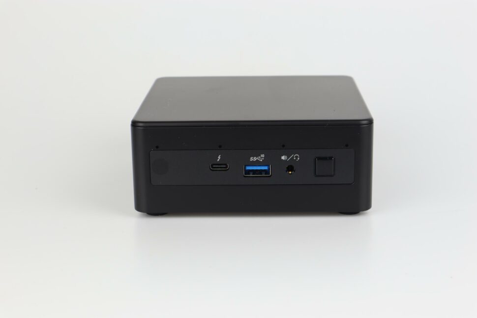 Intel NUC 11 Anschluesse Test 1