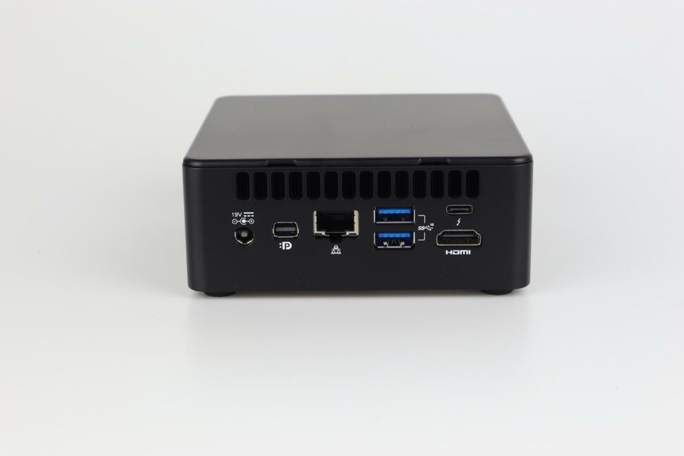 Intel NUC 11 Anschluesse Test 3