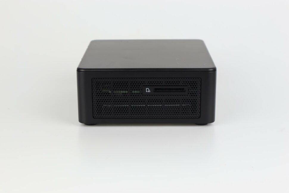 Intel NUC 11 Anschluesse Test 4