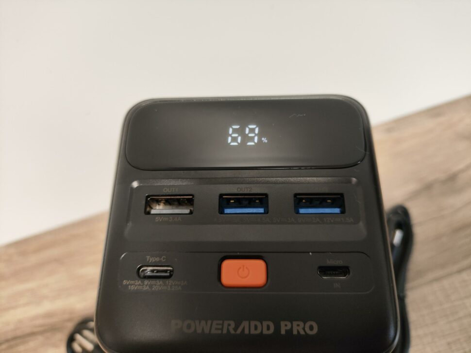 PowerAdd Pro 50000mAh Anschluesse 2