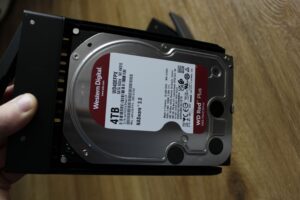 UGREEN NAS DXP2800 Test Festplatteninstallion 5