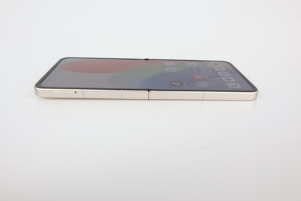 Nubia Flip Design Verarbeitung geoeffnet 3