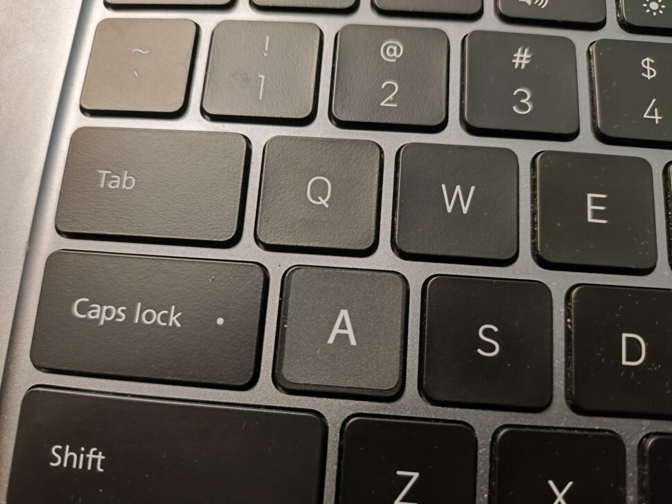 Lacerto Tastaturaufkleber Befestigung 2