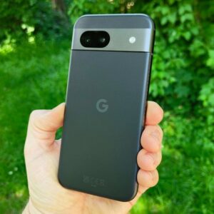 Google Pixel 8a Test outside 1