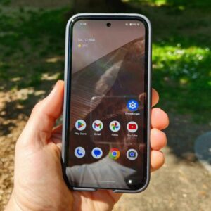 Google Pixel 8a Test outside 2