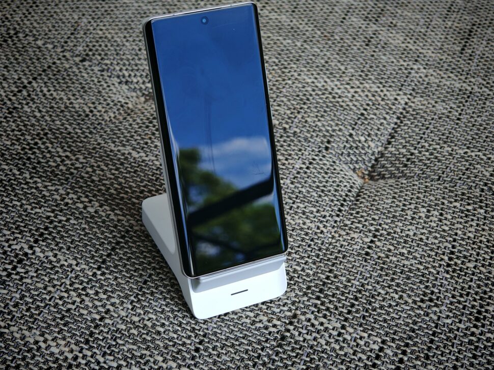 Vivo X100 Ultra Wireless Charger 1