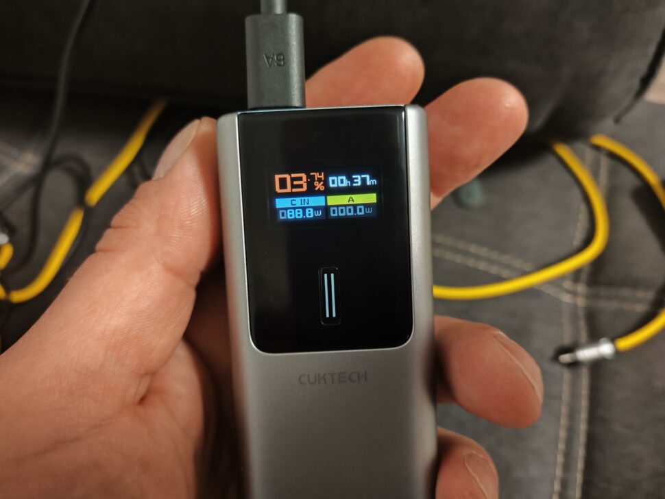 Cuktech 10 Powerbank Display 2