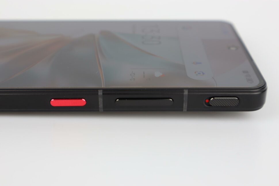 Nubia Z60S Pro Buttons Anschluesse Design 7